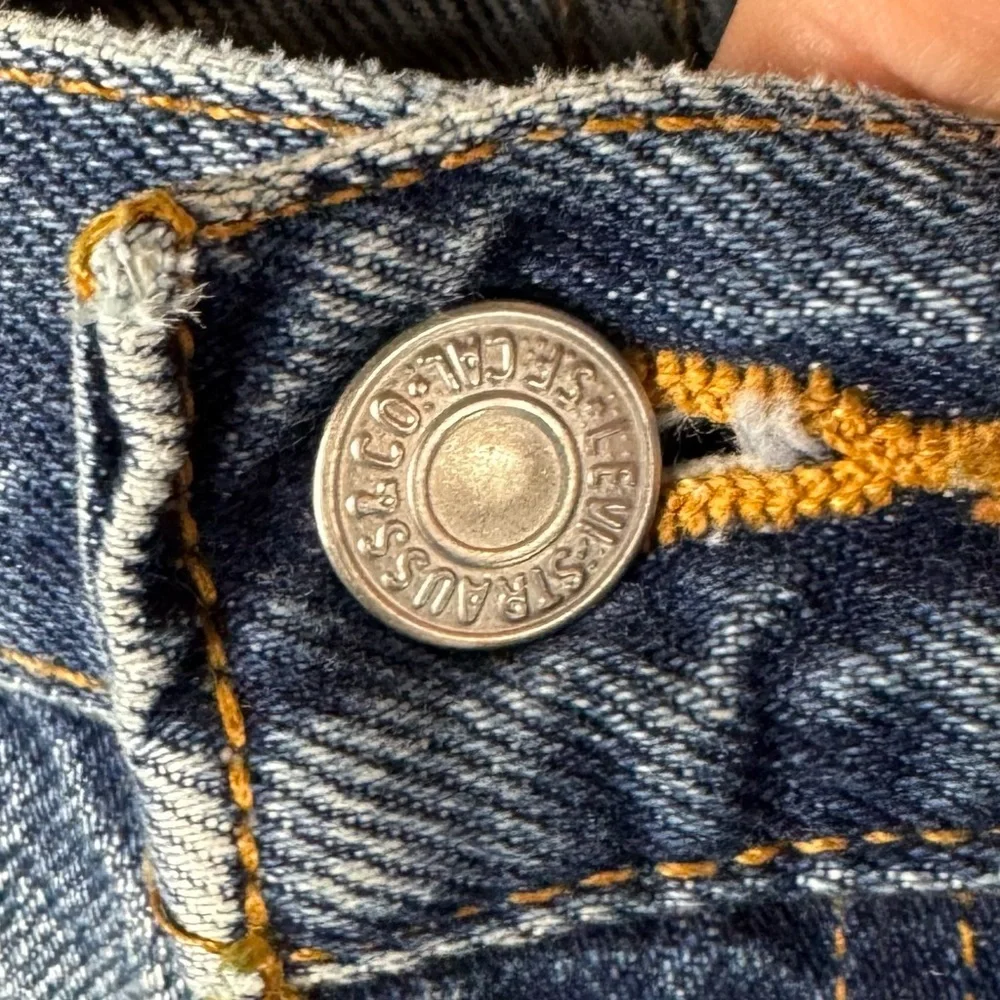 Levi's Y2K Vintage Relax Fit 505 Blue Jeans with Flaw 36X30